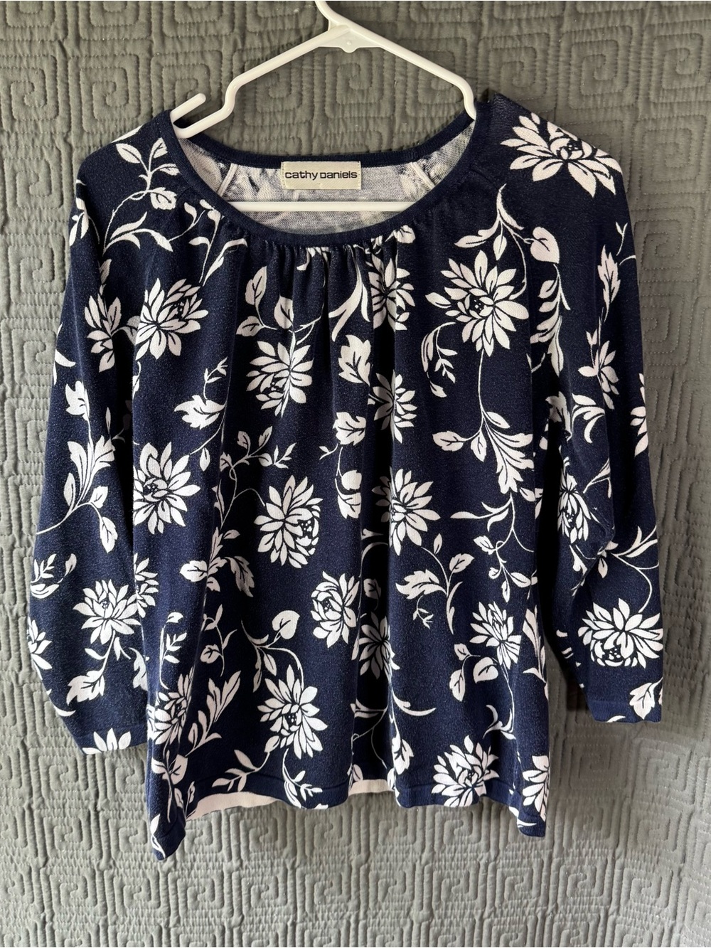 Cathy Daniels Navy Blue White Floral Knit Blouse 3/4 Raglan Sleeve Medium M